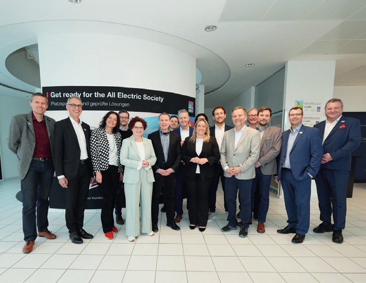 Die Mitglieder des Smart Circle Austria mit Staatssekretärin Elisabeth Zehetner